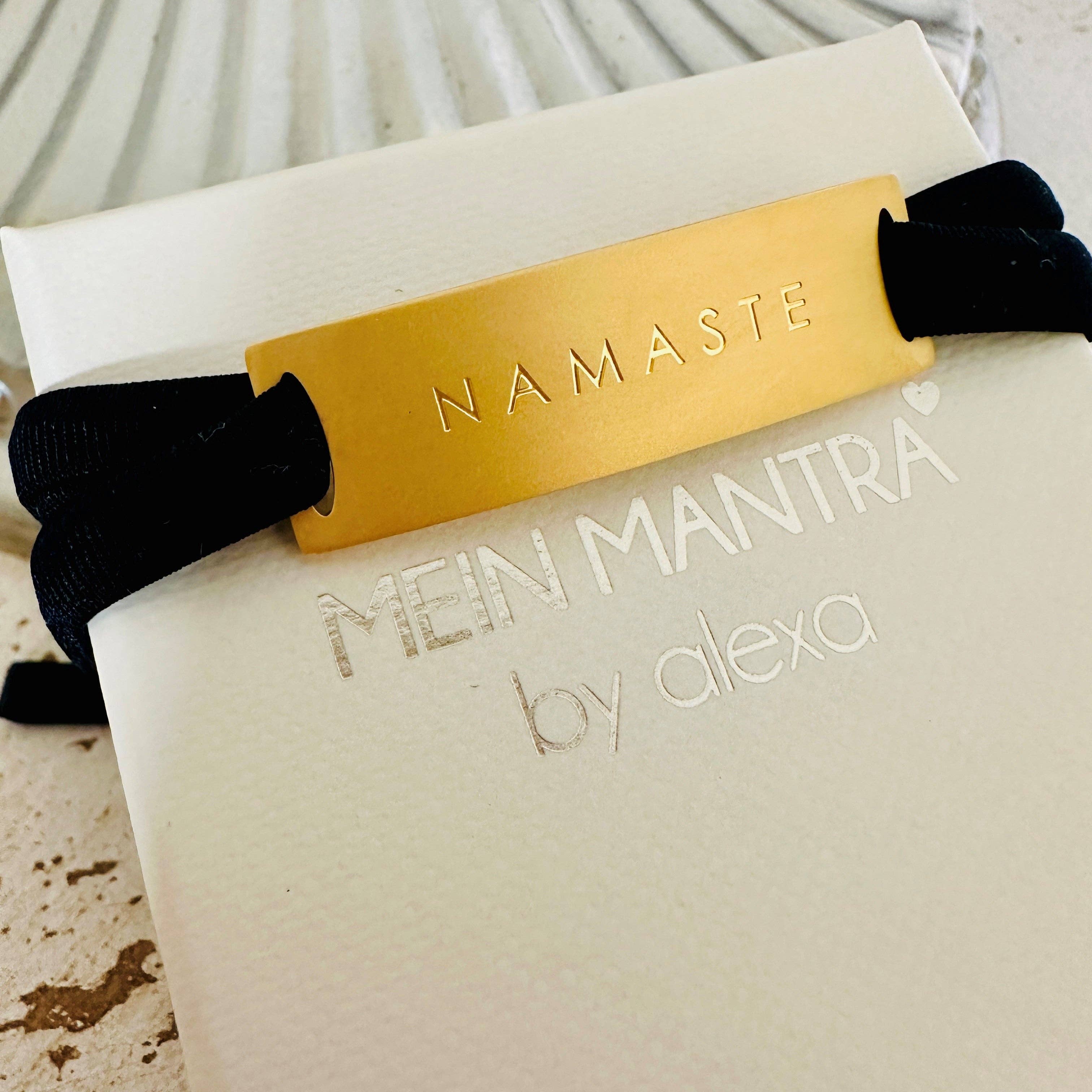 Mein Mantra – Engroshandel Armbånd - Unisex – Feel Free 2.0 Armbånd med indgravering: NAMASTE1