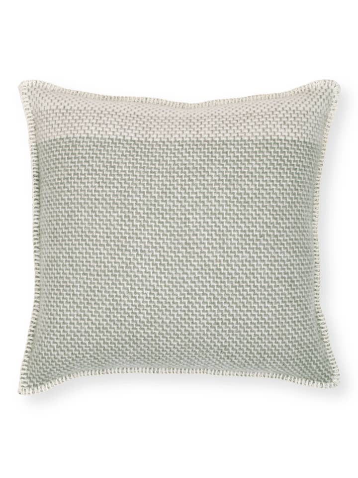 Almofada Derby Zig Zag - Verde Suave (50 x 50 cm) por atacado de So Cosy Ltd.