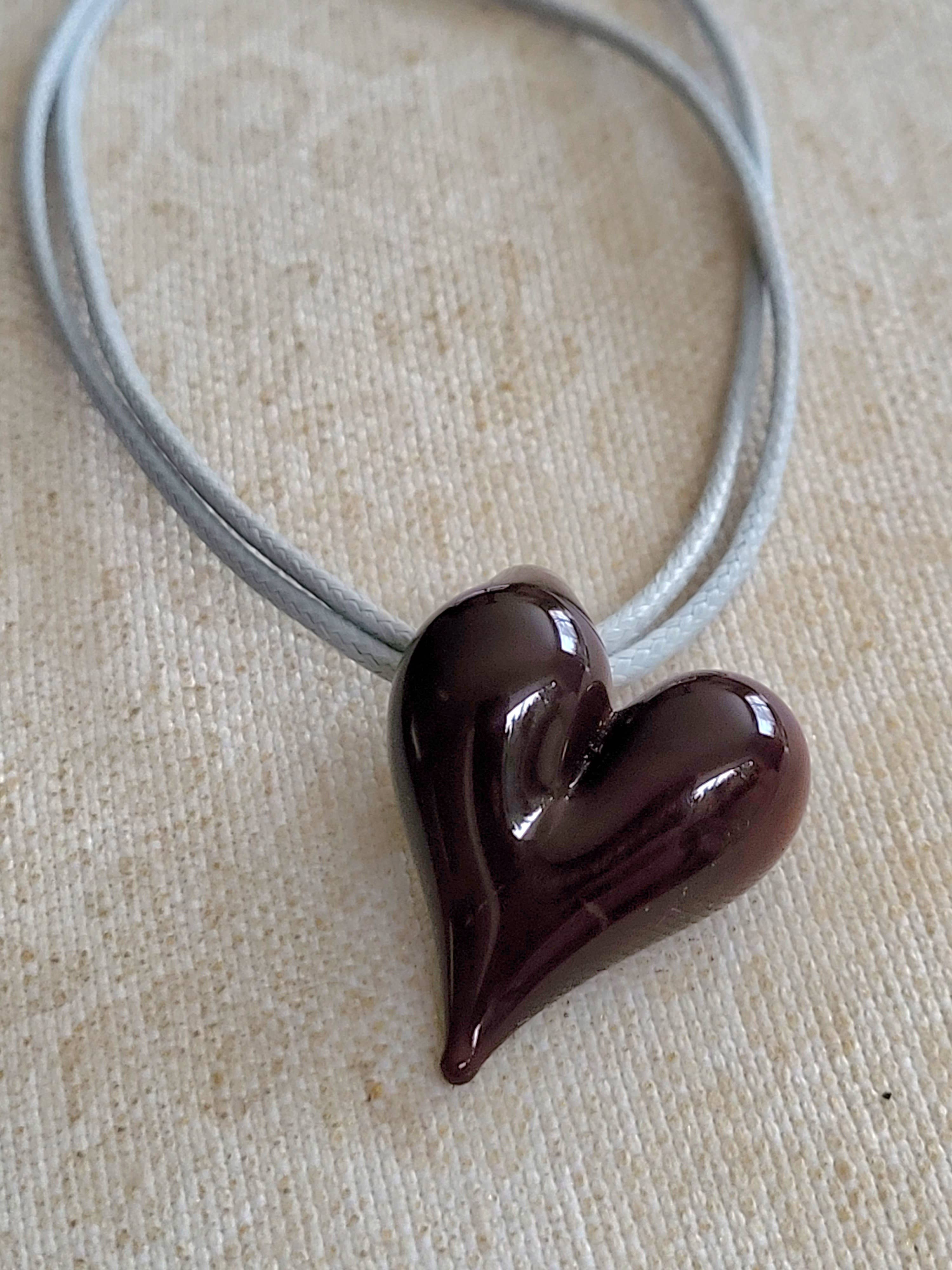 AB Glass Designs – wholesale Hänge-/berlockhalsband – Blåst glas hjärta halsband -olika färgalternativ (kopia)3