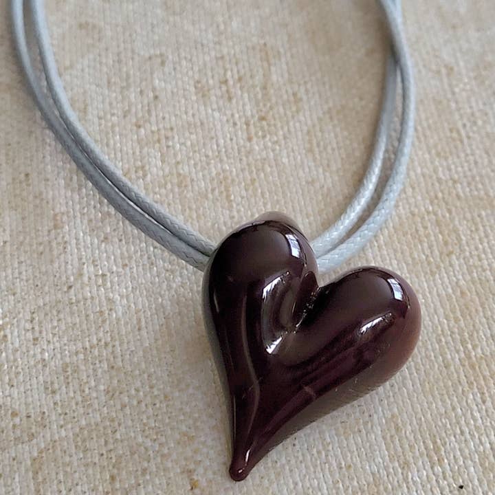 AB Glass Designs – wholesale Hänge-/berlockhalsband – Blåst glas hjärta halsband -olika färgalternativ (kopia)3