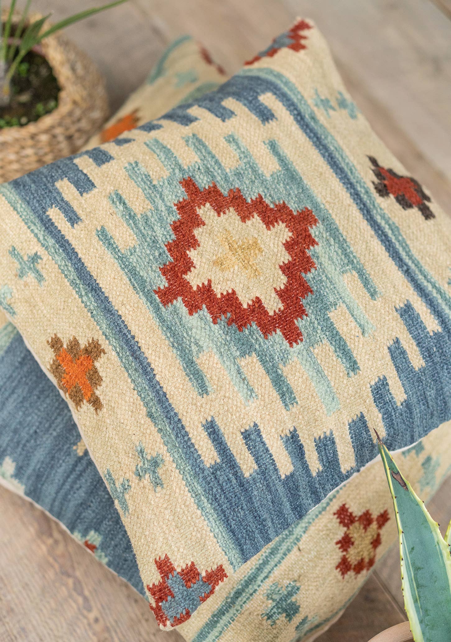 Namaste - Wholesale Sierkussensloop - Bimala handgeweven kilim kussenhoes, 50 x 50 cm1