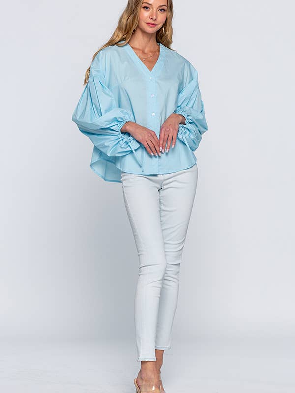 V-RINGAD BLUS MED DRAGSKO I ÄRMSLUT för wholesale av QMP Moda