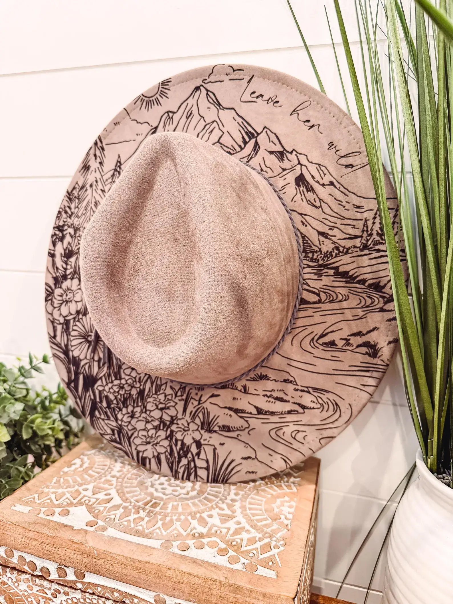 Willie & Dolly Designs - Wholesale Fedora - Women's - Engraved Floral Mountain Hat4
