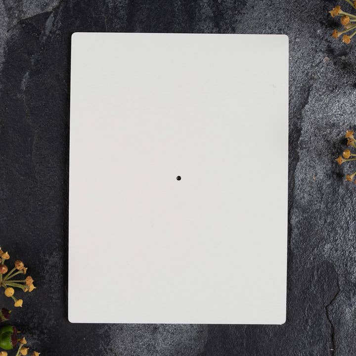 Pin Brosch/Stud örhängen Displaykort 10cm x 7,5cm/c. 4 ”x 3” inches, 320gsm Kräm/elfenben för wholesale av Fernery Designs