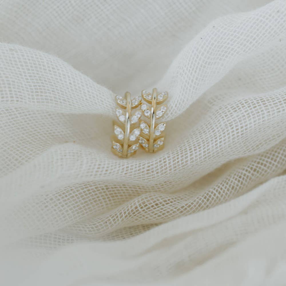 Ofina Jewelry - Venta al por mayor Pendientes de aro pequeños - Hojas de CZ Huggies5