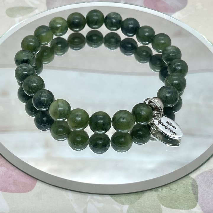 Bracelet en jade vert armée pour la vente par Willows Wanderings