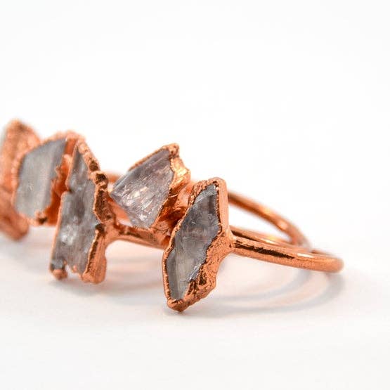 Daddy Daughter Jewelry – Großhandel Cocktail-/Statement-Ring – Roher Danburit-Ring | Roher Edelstein-Ring | Danburit Schmuck2