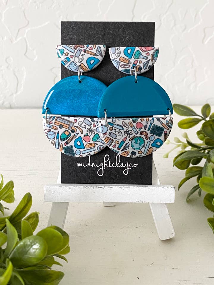 Schul-Ohrringe, Lehrer-Schmuck, für den Schulanfang, süß, blaugrün für den Großhandel von midnightclayco