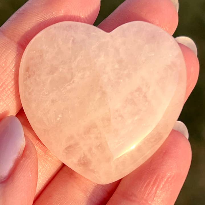Quartz rose de guérison en forme de cœur – Cristal pour l'amour de soi et le chakra du cœur (3,8–5 cm) pour la vente par EC Plugs and Gems