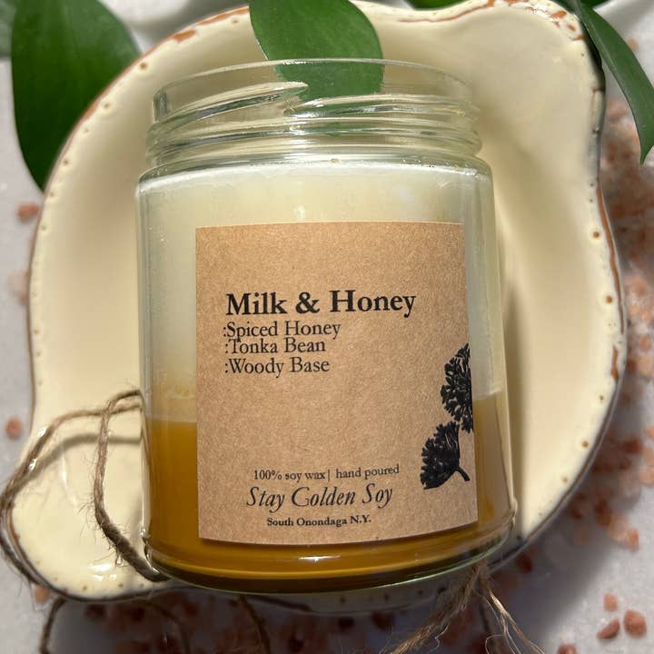 Candela di soia Milk and Honey da 9 once per la vendita all'ingrosso da parte di Stay Golden Soy