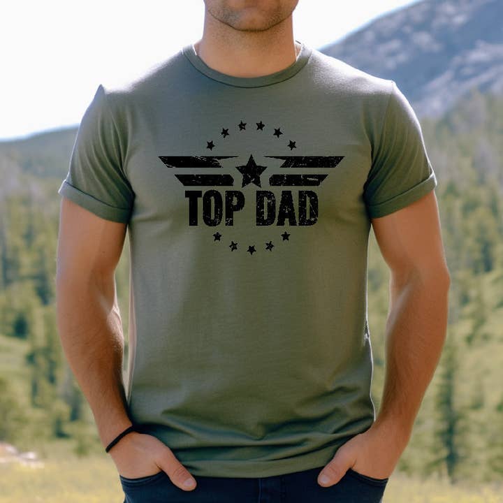 Maglietta Grafica in Cotone Oliva da Uomo "Top Dad" per la vendita all'ingrosso da parte di Southern Attitude Designs Inc