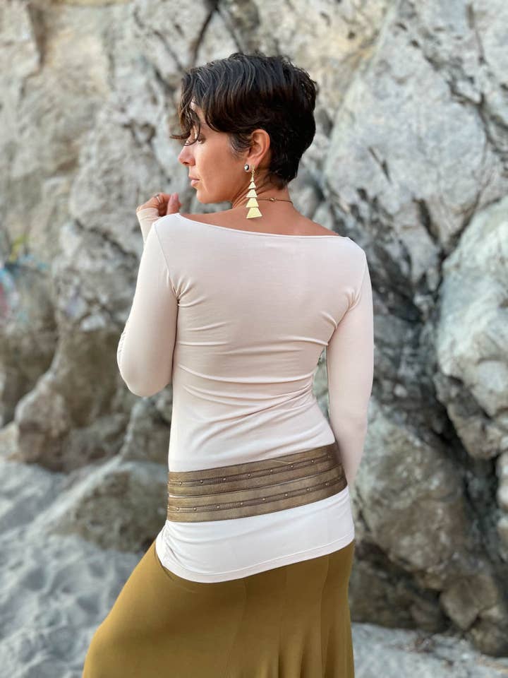 CARAUCCI - Wholesale T-Shirt - Women's - Boat Neck Long Sleeve Tee24