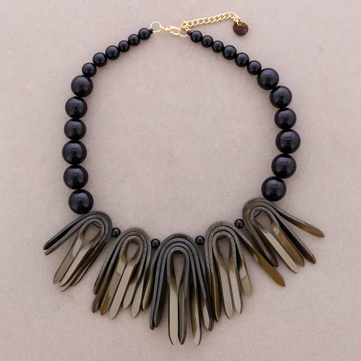 Collana Girocollo Foglie Pendenti Resina per la vendita all'ingrosso da parte di Sonata