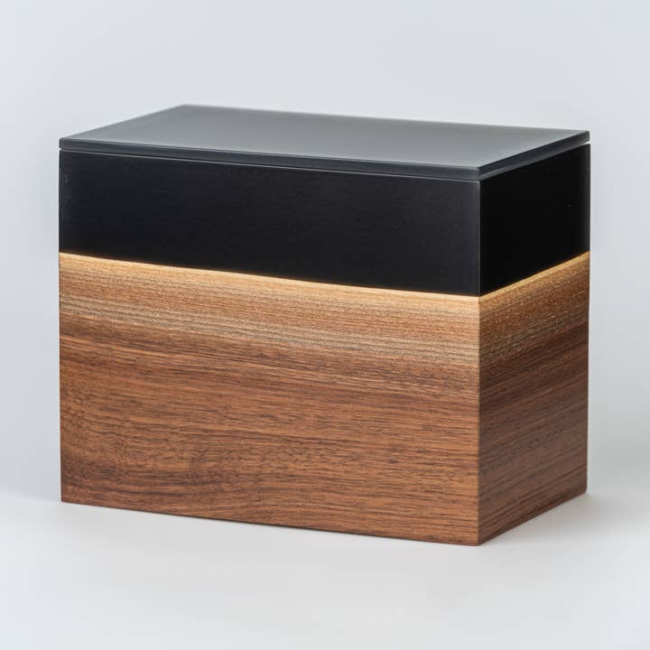 Windsor-træurnen - Urn 5 af 26 for engroshandel hos The Legacy Urn Company