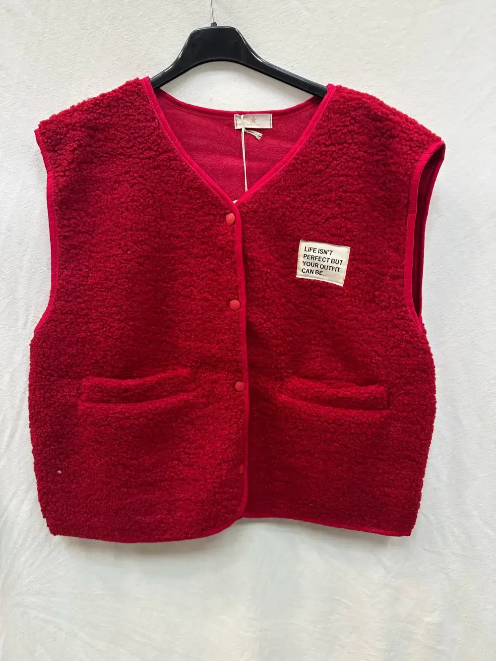 Mimi & Gogo – Großhandel Oberbekleidungsweste – Damen – Moumoute-Weste mit Abzeichen @3418_GiEcussonMoumoute16