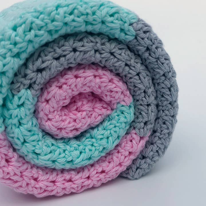 Couverture pour bébé au crochet, couverture pour petite fille, cadeau de fête prénatale pour la vente par Meadoria