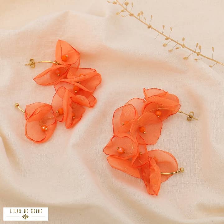 Lilas de Seine – Engroshandel Hoops – Halvcreoler med stål, krystal og blomster i muslin 03250383