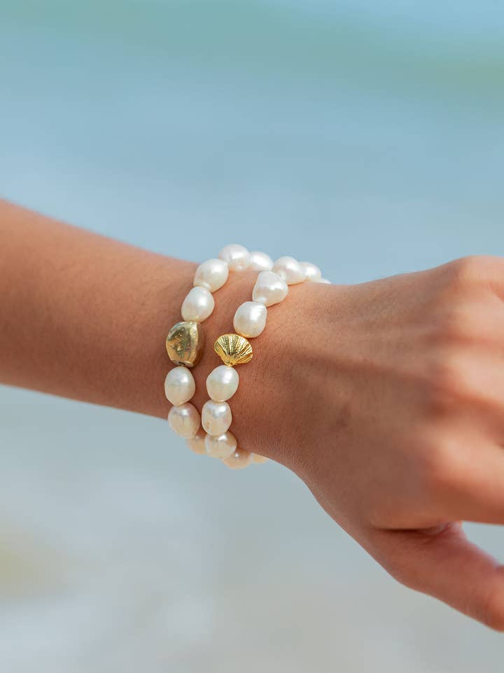 Stretchigt pärlarmband med guldskal accent - Nanea för wholesale av Ke Aloha Jewelry