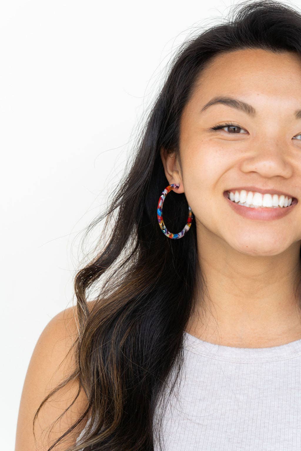 Spiffy & Splendid - Vendita all'ingrosso Orecchini a cerchio - Cameron Fiesta - Orecchini a cerchio grandi colorati, gioielli Spiffy & Splendid4