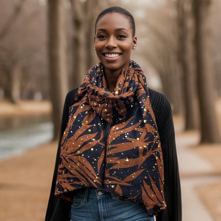 Kori - Écharpe Feuilles Scintillantes (70x180cm) - Marron Cuivré pour la vente par Black Ginger