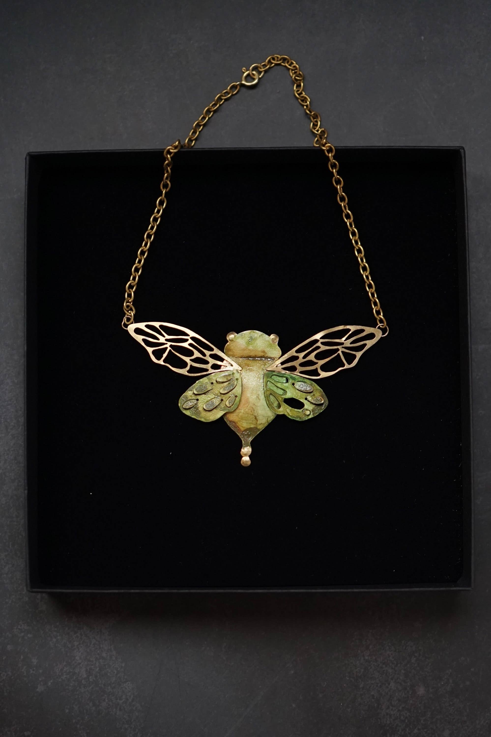 Maria rosua – wholesale Hänge-/berlockhalsband – Cikadkrage1