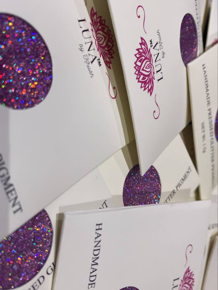 Håndlavede pressede glitter pigmenter for engroshandel hos Luna by Khush