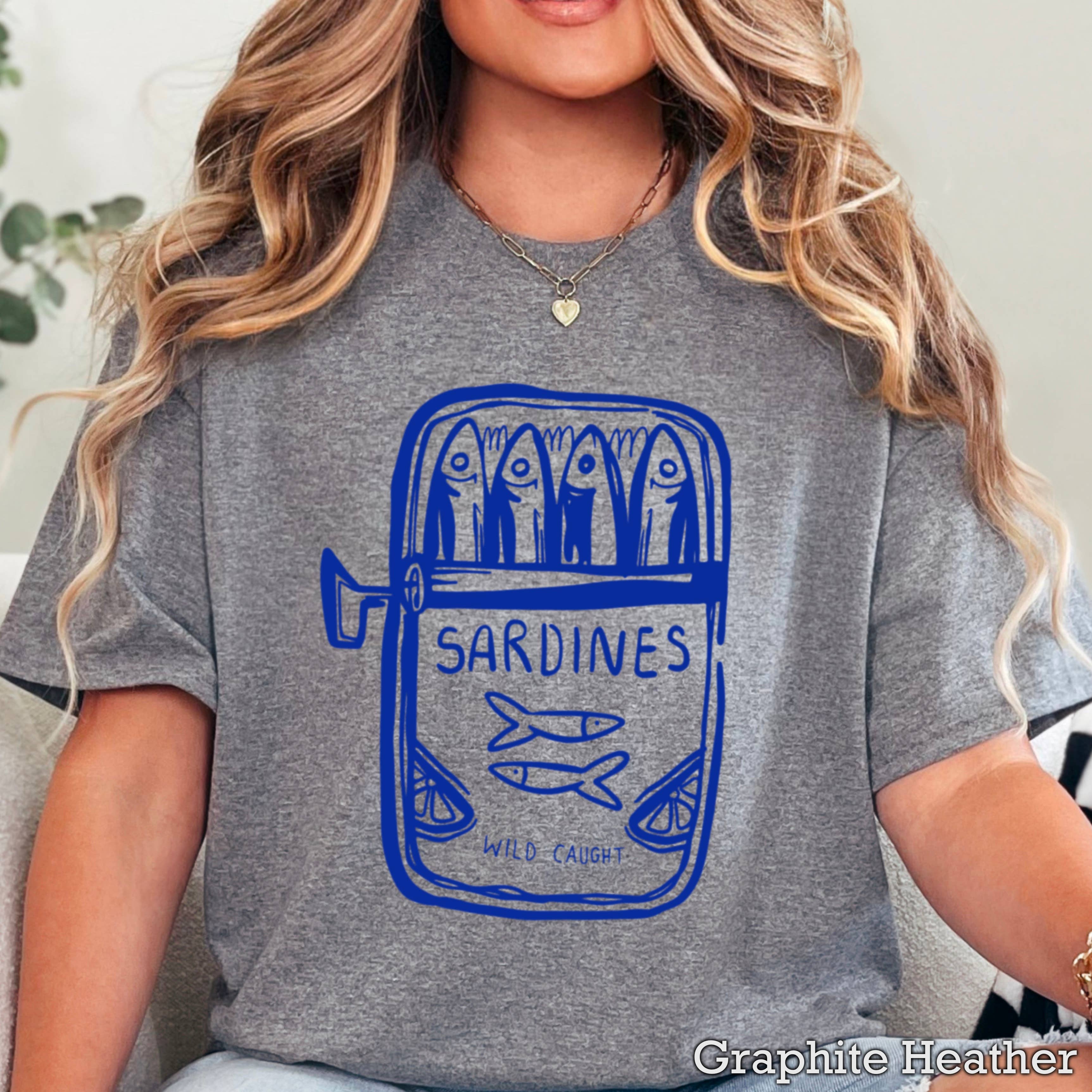 Shoppe SHC – wholesale T-shirt med logga - Dam – Sardiner Kustkvinnors Grafiska T-shirt | Gildan29