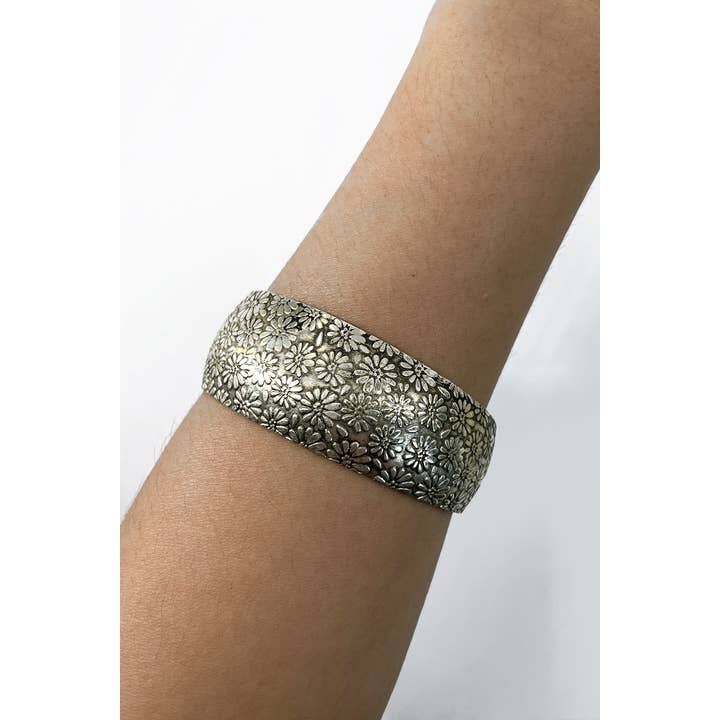 Islandhaze - Vendita all'ingrosso Bracciale a polsino - Fiore a spirale intagliato in argento tibetano che collega i rami Patt