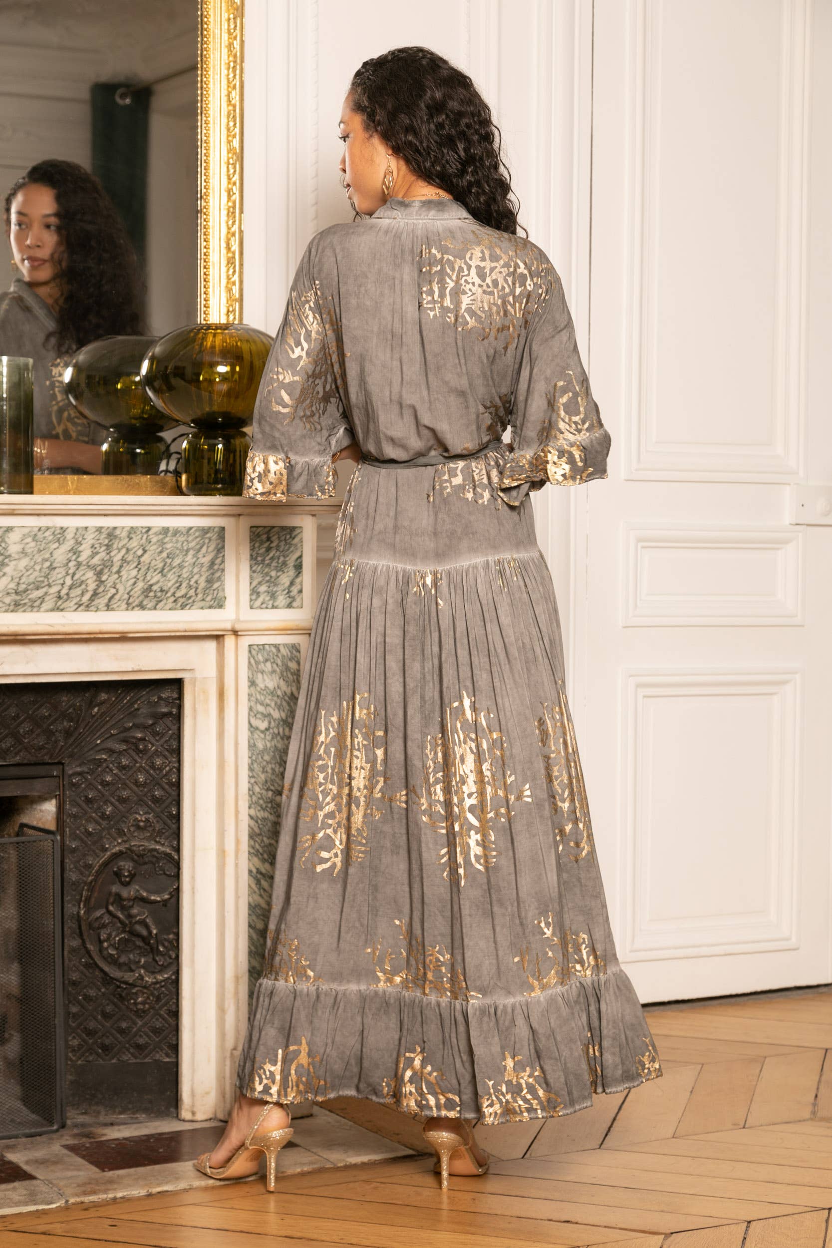 grijs Kimono met goudkleurige print voor groothandel op Faire2