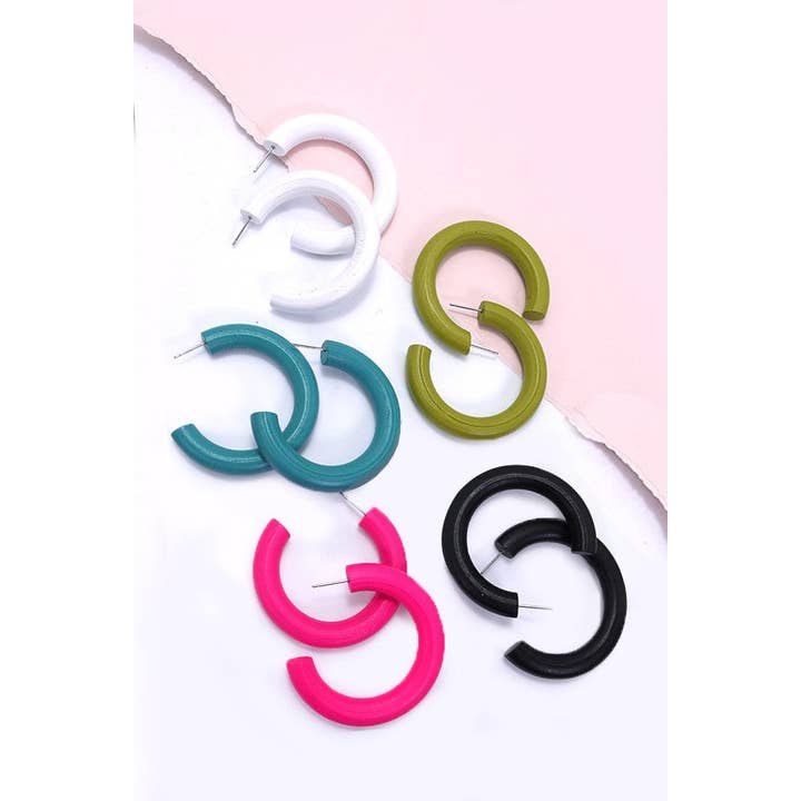 JOSSLYN by wall to wall - Wholesale Hoop Earrings - COLORFUL WOOD HOOP EARRINGS | 31E23585