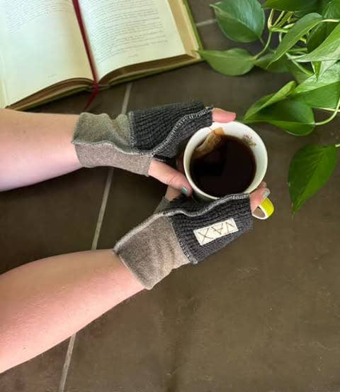 Jax Upcycled - Wholesale Gloves - Women's - Upcycled Unisex Fingerless Gloves choose the vibe color44