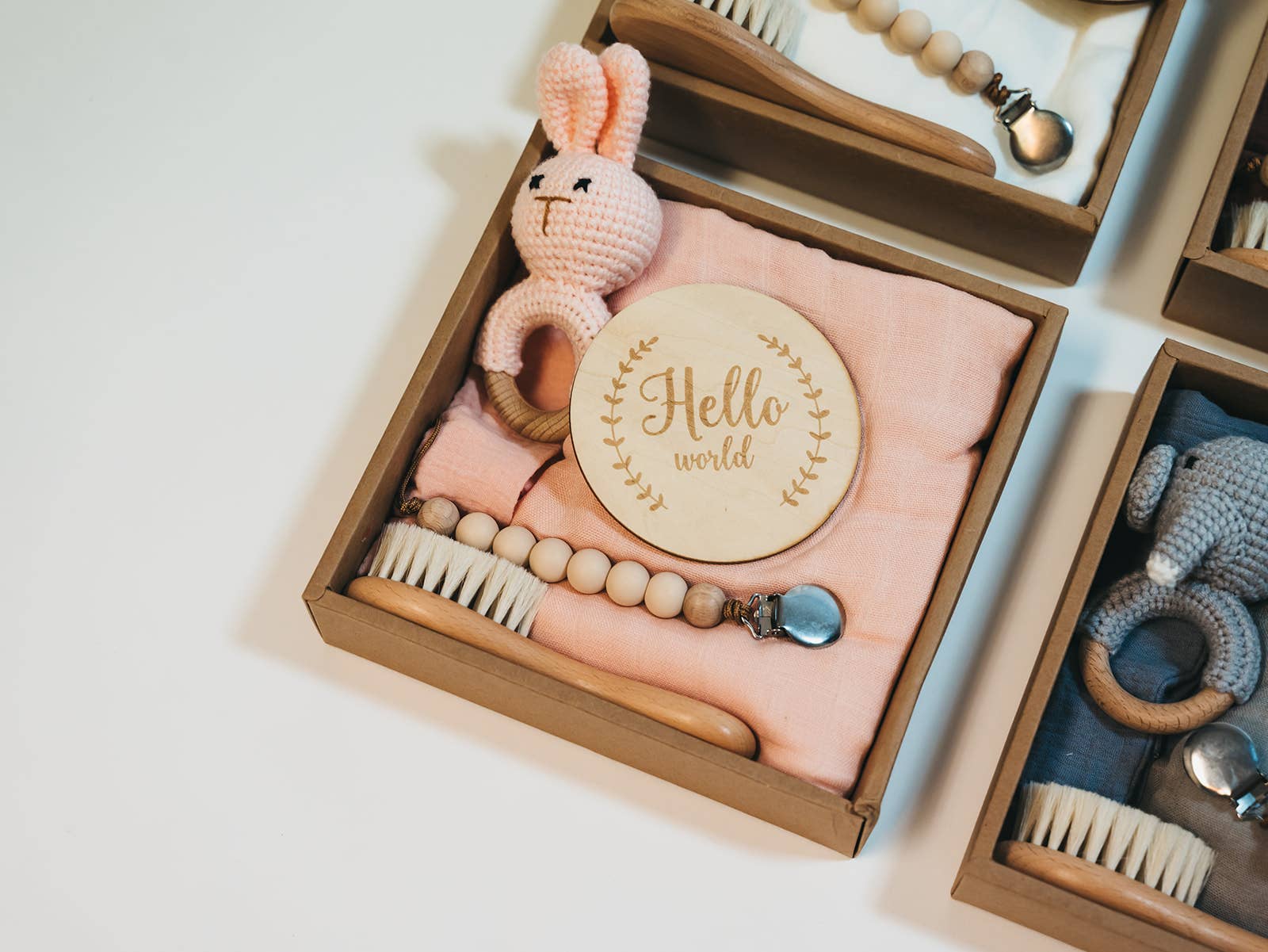 Giften Market - Wholesale New Mom Gift Box/Set - Welcome Baby Gift Box - Charming 6-Piece Set for Newborns5