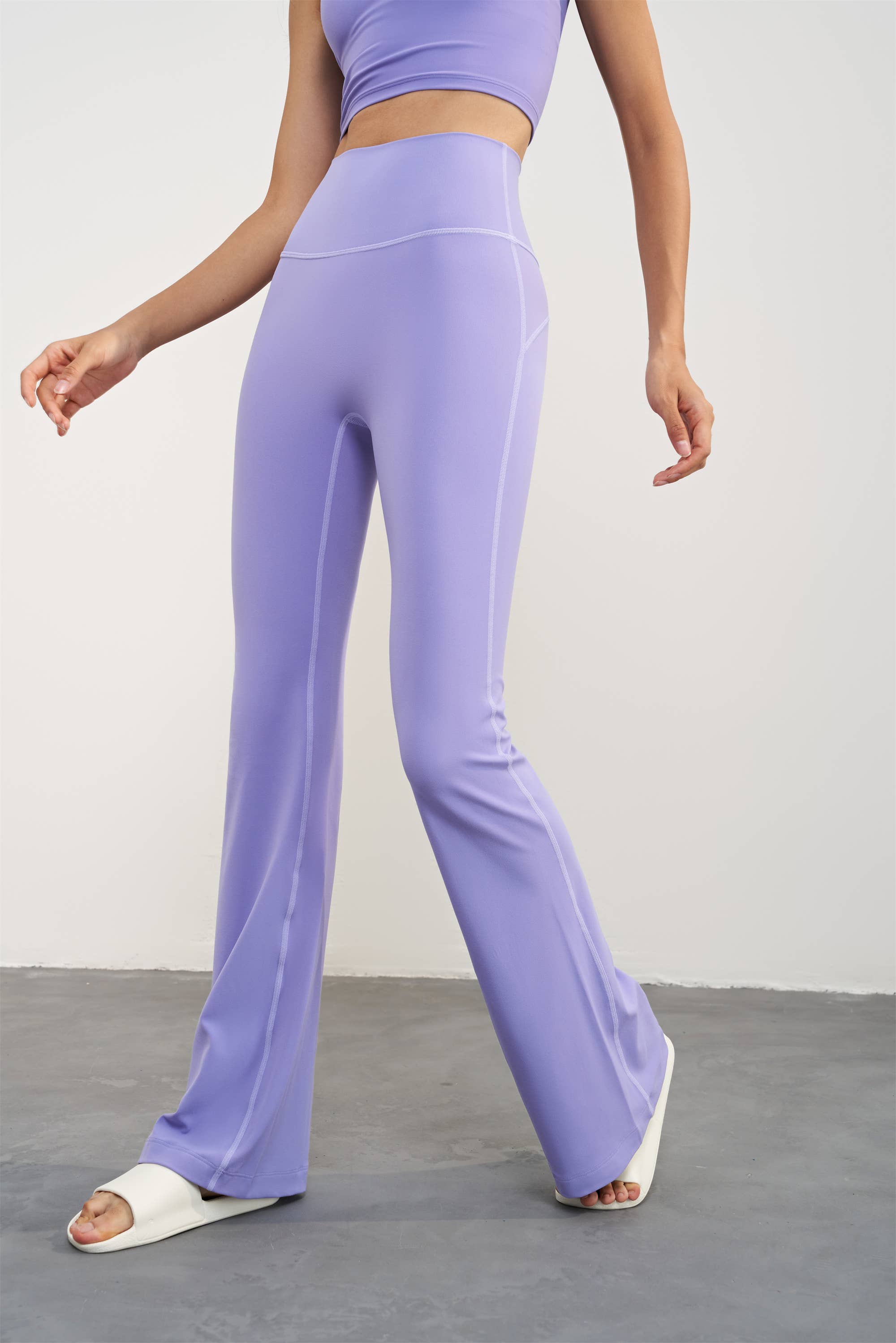 91thelabel - Vente Pantalon de sport – femme - Legging de yoga évasé taille haute sans coutures AeroFlow7