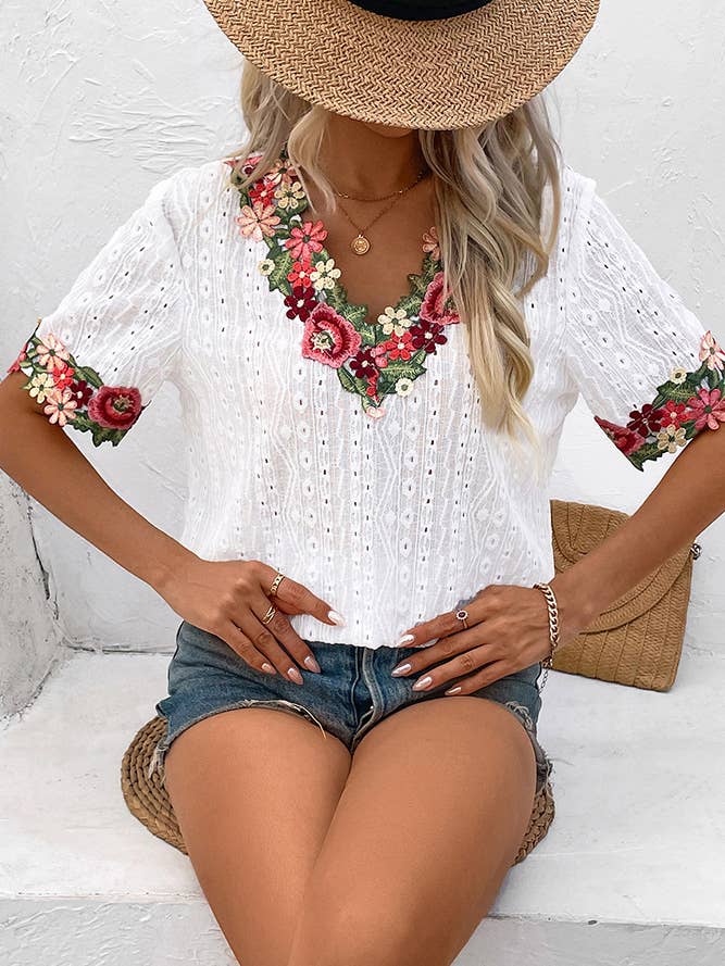 UNISHE - Wholesale Blouse - Women's - Plain Eyelet V Neck Embroidery Lace Blouse YBL0782