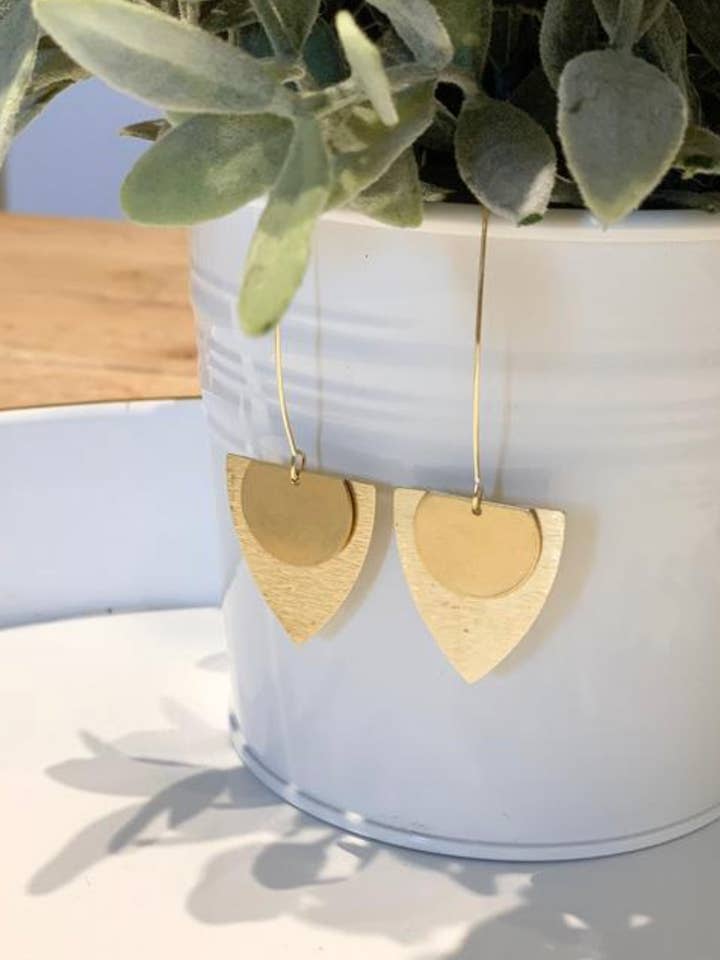 Piramide met lange druppel voor wholesale door Clover + Coast Designs