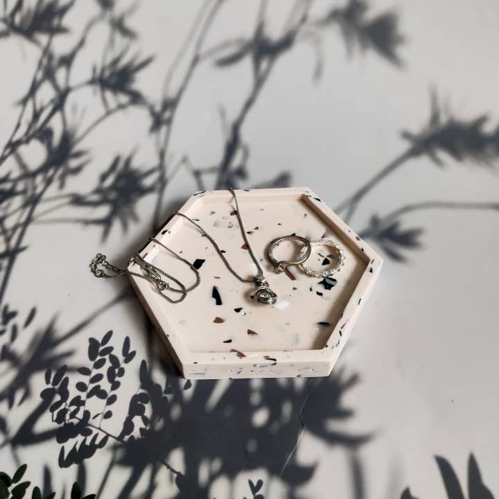 The Sage Rose Studio – wholesale Jewellery dish – Terrazzo peach hexagonal jewellery tray3