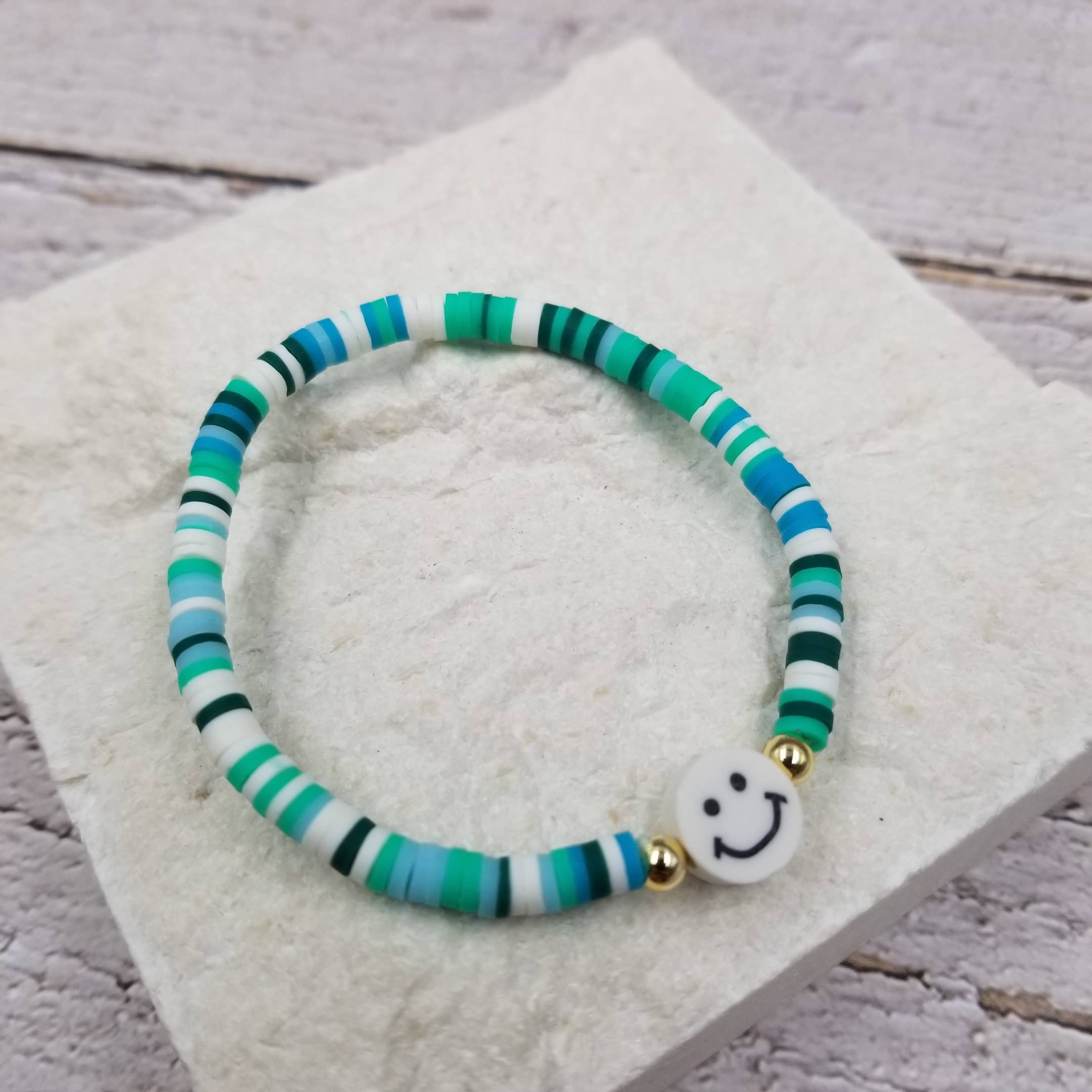 Treasure Wholesale - Wholesale Beaded Bracelet - Smiling Face Rainbow Heishi Bracelet1