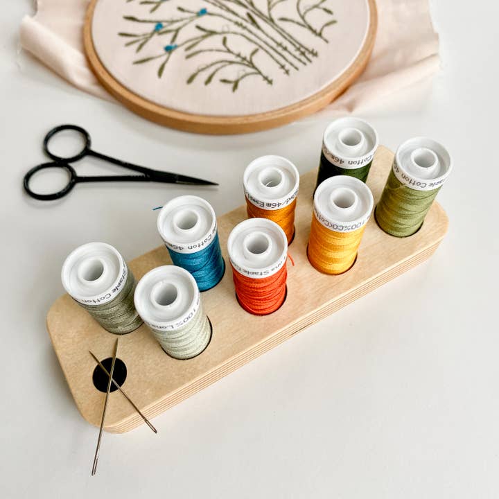 Modern Hoopla - Wholesale Embroidery/Cross Stitch Supplies - Spool Minder1
