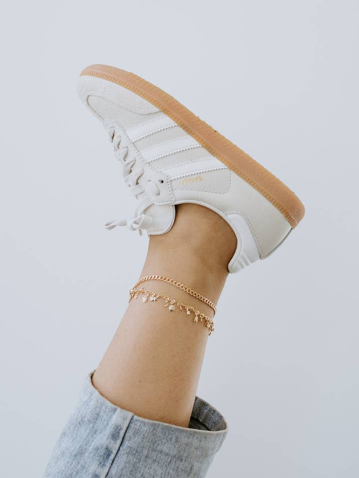 Guldfärgad charmfotlänk för wholesale av Sydney Rose Co.