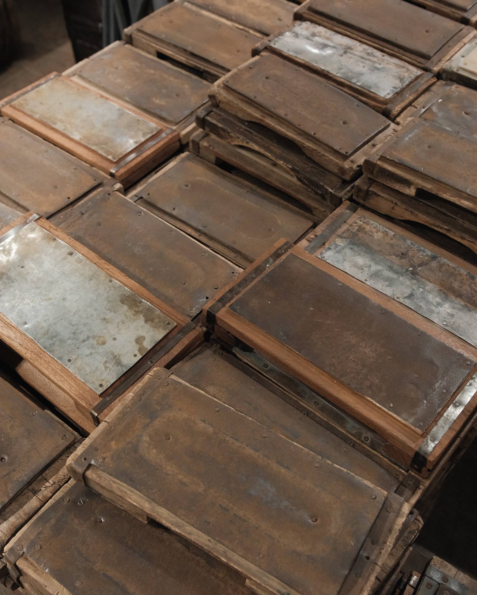 Golden Oldies Antiques - Wholesale Decorative Tabletop Object - Vintage Brick Mold Top Riser1