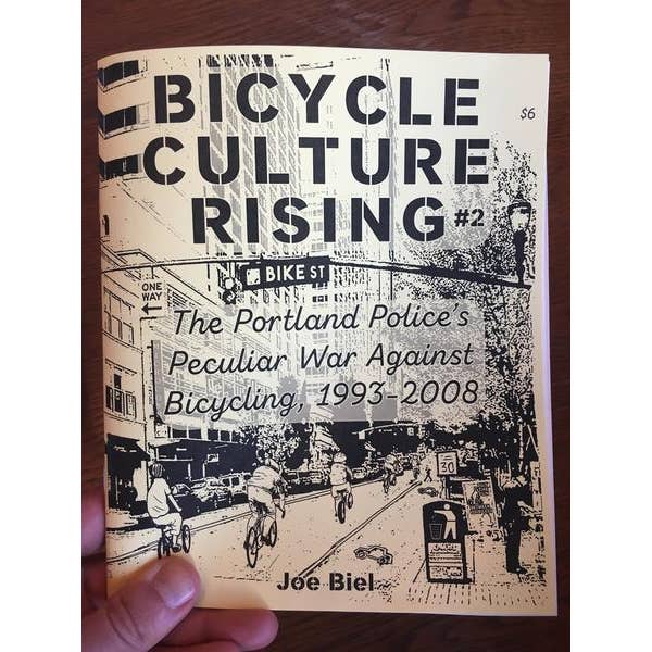 Zine crescente da cultura da bicicleta #2: Peculiar da polícia de Portland por atacado de Microcosm Publishing & Distribution