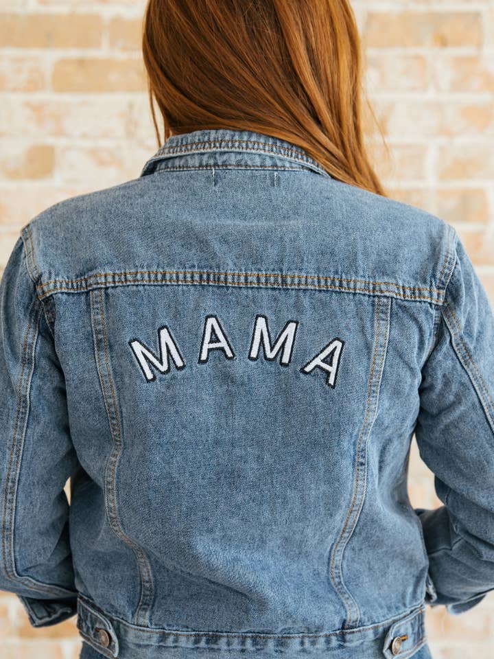 Veste en jean bleue pour maman | Veste en jean élégante pour mamans pour la vente par Sunflower Motherhood