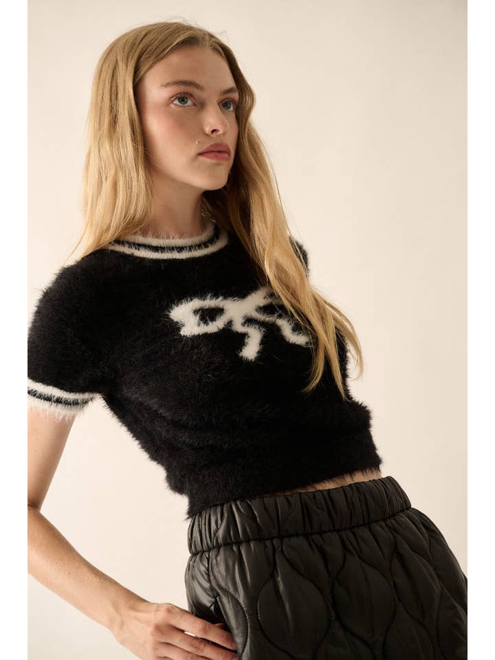 Promesa USA – wholesale Pullovertröja - Dam – Fuzzy Kit Cropped Bow Graphic Kortärmad Tröja2