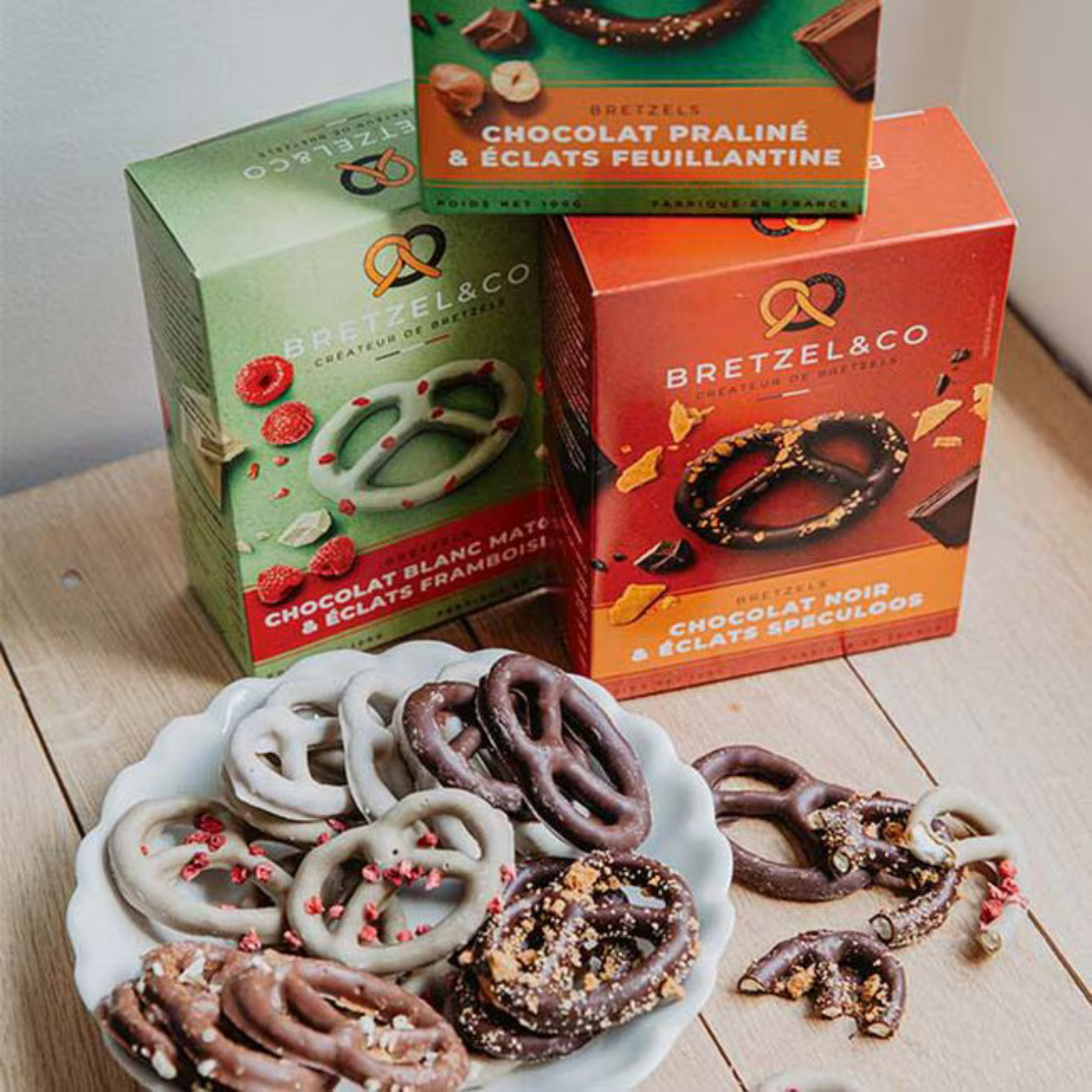 Bretzel&Co - Wholesale Chocolate Covered Sweets - milk chocolate pretzel - mango pieces2