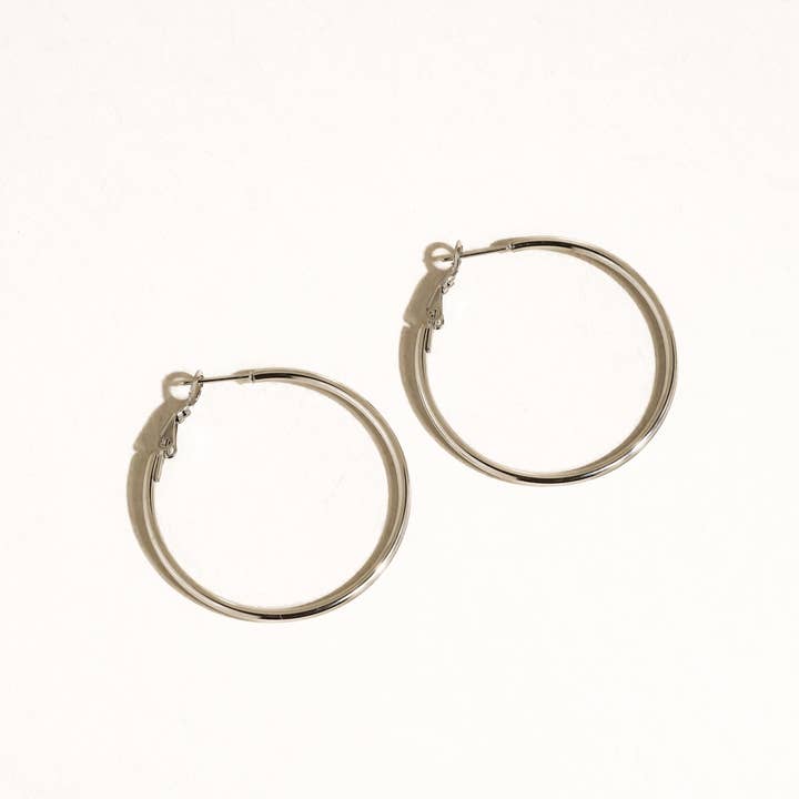 Flânerie by MAIQ - Wholesale Hoop Earrings - Eska 18K Gold Non-Tarnish Classic Thin Hoop Earring1