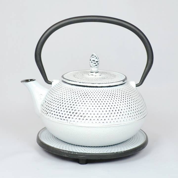 Cast iron teapot, Arare portion pot 0.6l white for wholesale by Ja-Unendlich