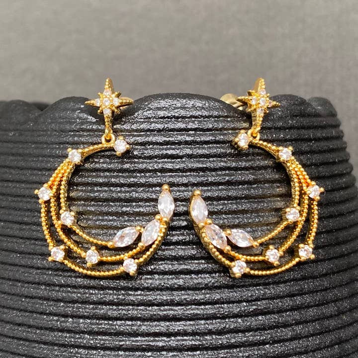 Zirkoninfattade 18K guldpläterade stjärn- och månhängen - MS för wholesale av Mio Queena