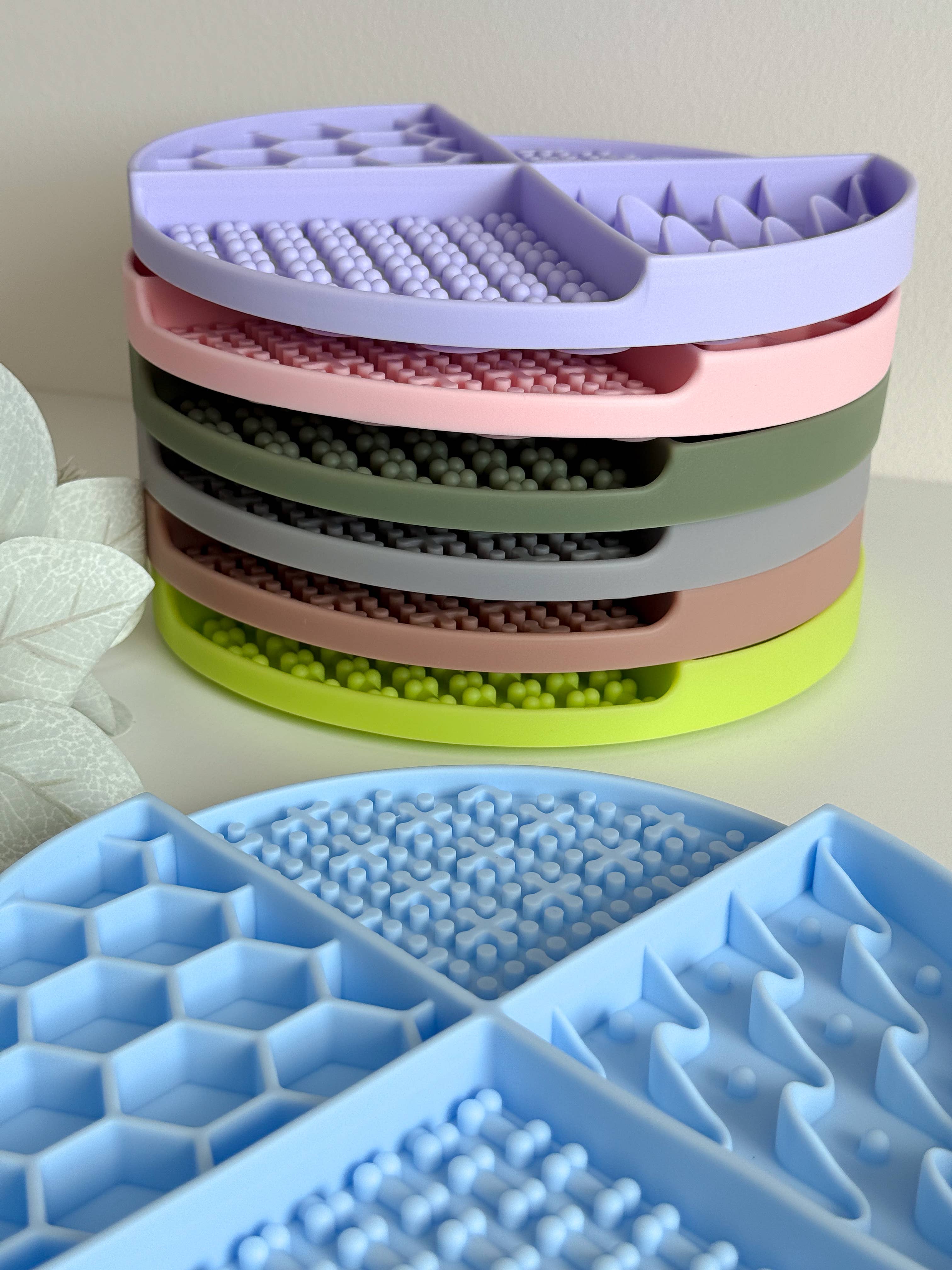 Doggotique - Wholesale Pet Food Mat - Dog - Lick mat Honey2 for dogs and cats, slow feeder dog9