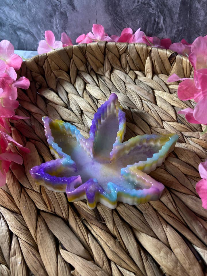 Posacenere colorato a spirale | foglia | portagioie con erbacce | pietra per la vendita all'ingrosso da parte di KraftzbyKenzie