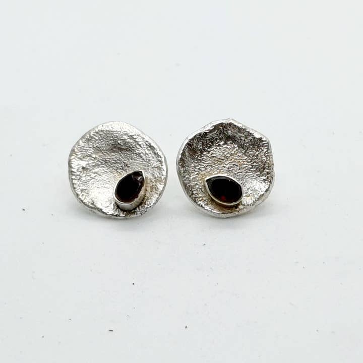 Smeltende runde sølv og granat øreringe for engroshandel hos K.DesignJewelry